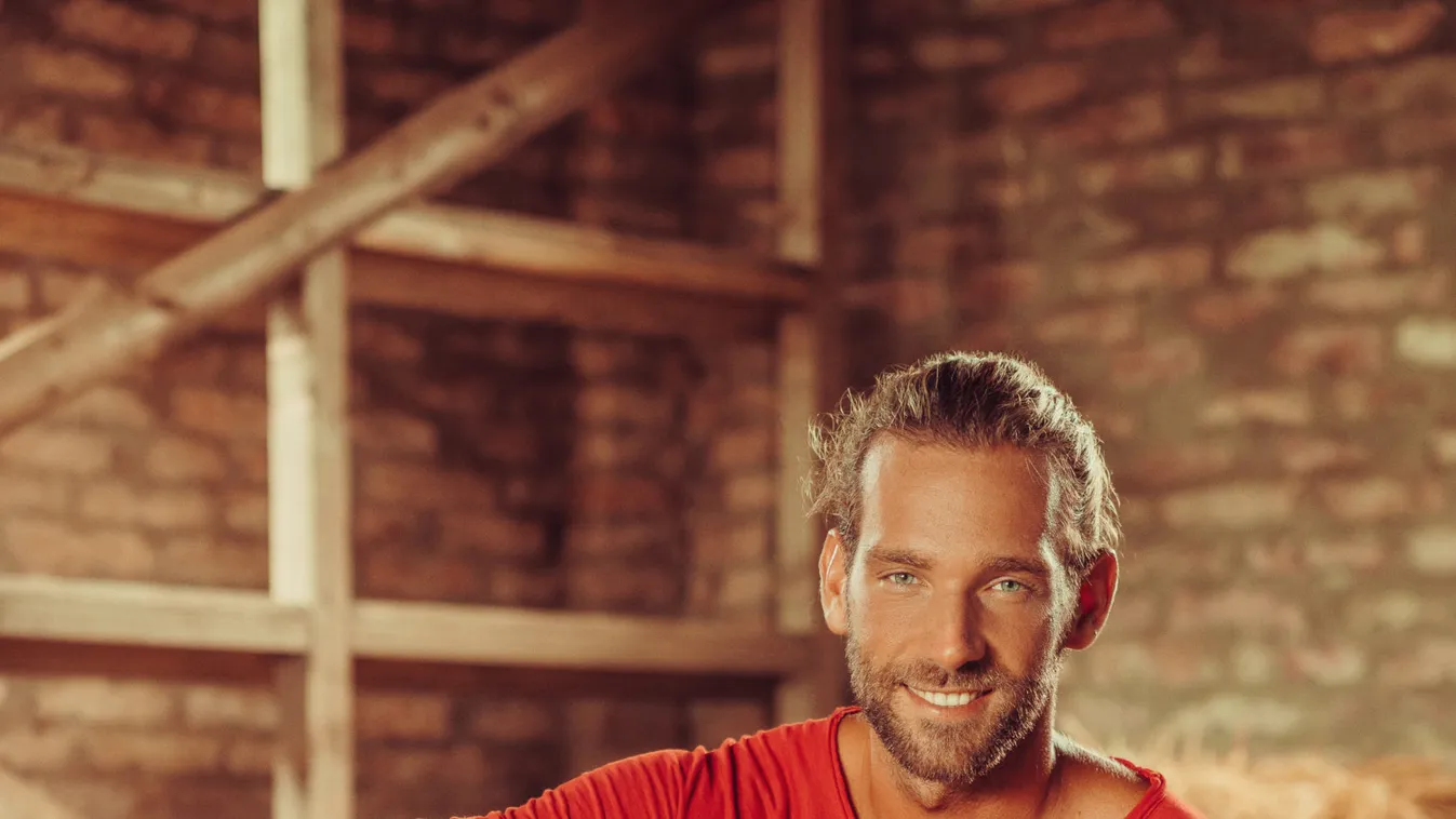 Felrúgta a tehén a Farm VIP-ben ügyködő Exatlonost – Videó