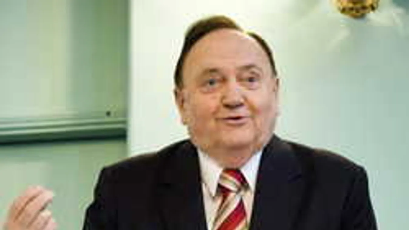 Milliókat érhetnek Torgyán öltönyei