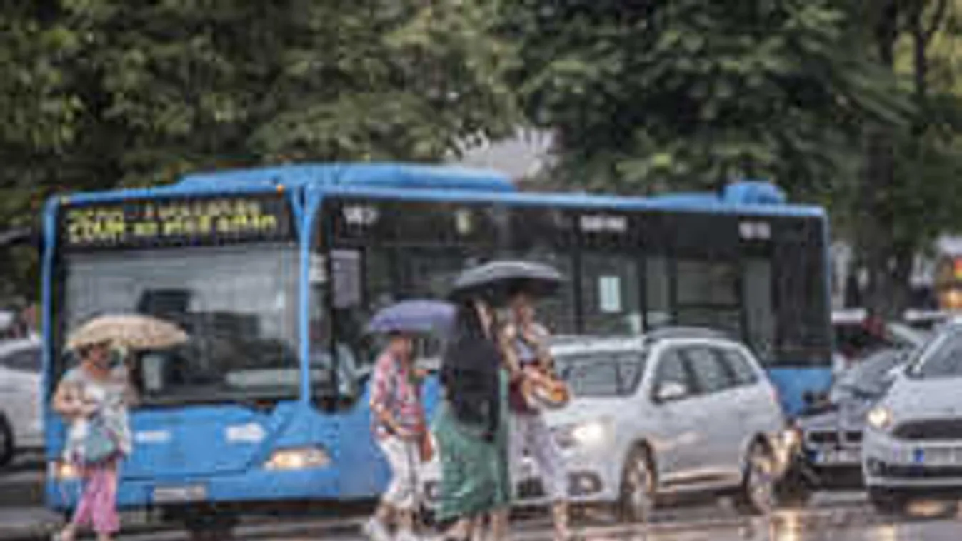 Kiadták a riasztást: Itt csap le a rendkívüli vihar, pár óra a haladék