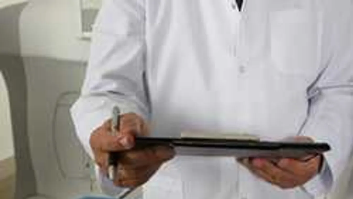 Elsápadtak az orvosok, amikor meglátták a férfi koponya CT-jét