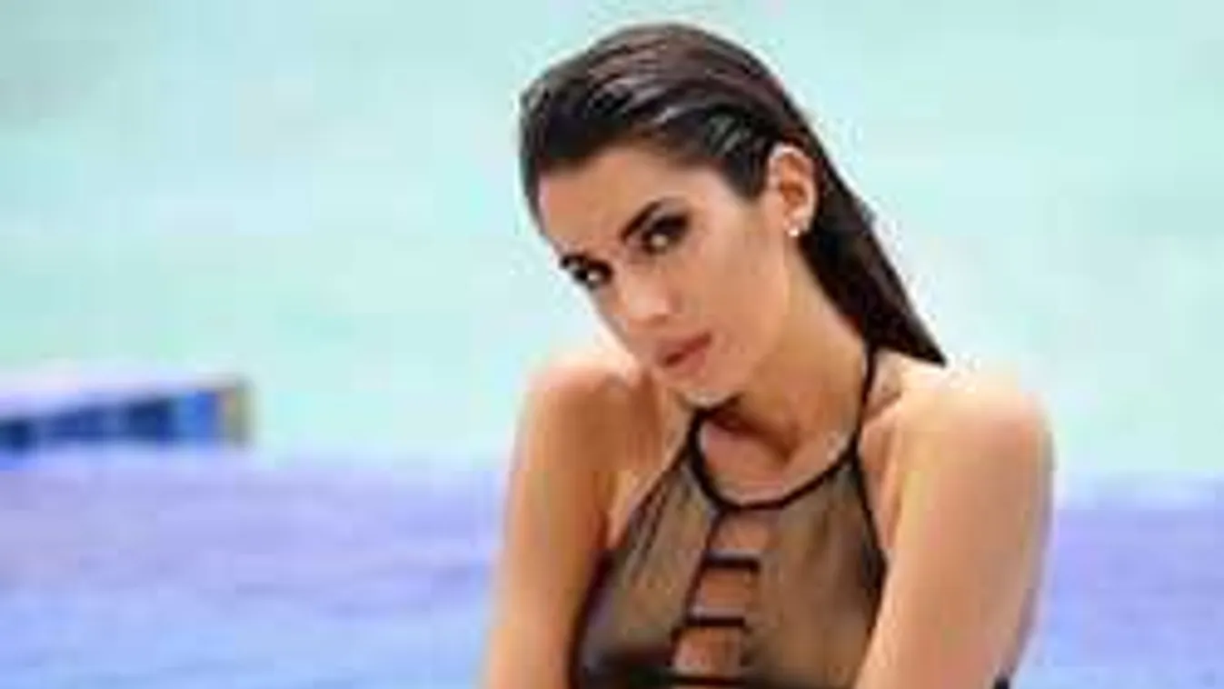 Atyaég, ledobta a felsőt a világ legszexibb kosaras lánya