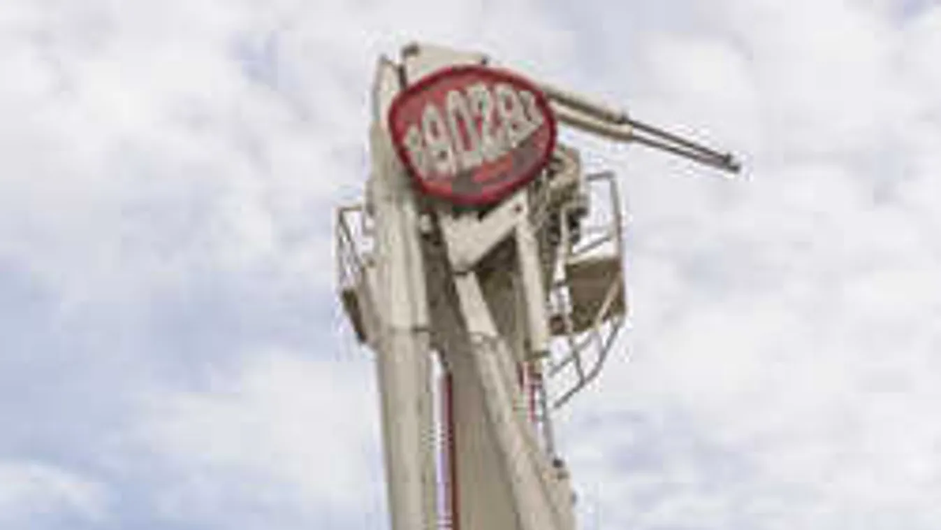 Leleplező levelet kaptunk a horrorhintát üzemeltető vurstlibáróról!