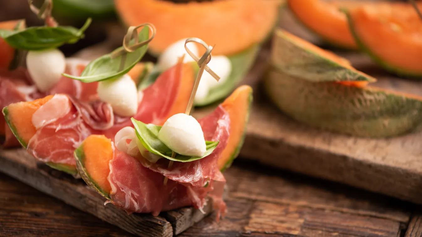 Close,Up,Of,Fresh,Water,Melon,With,Parma,Ham,,Basil