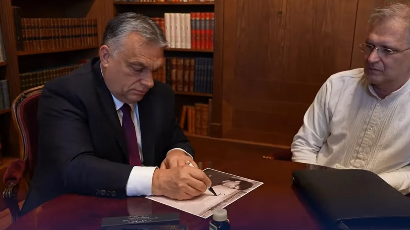 „Ezzel írtam alá az összes kormányrendeletet” – Orbán Viktor elajándékozta kedvenc tollát