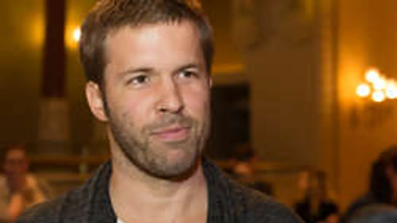 Kiteregette szextitkait Sebestyén Balázs