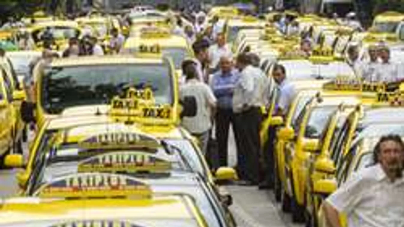 Ebből baj lesz: Taxisblokád a Deák térnél!