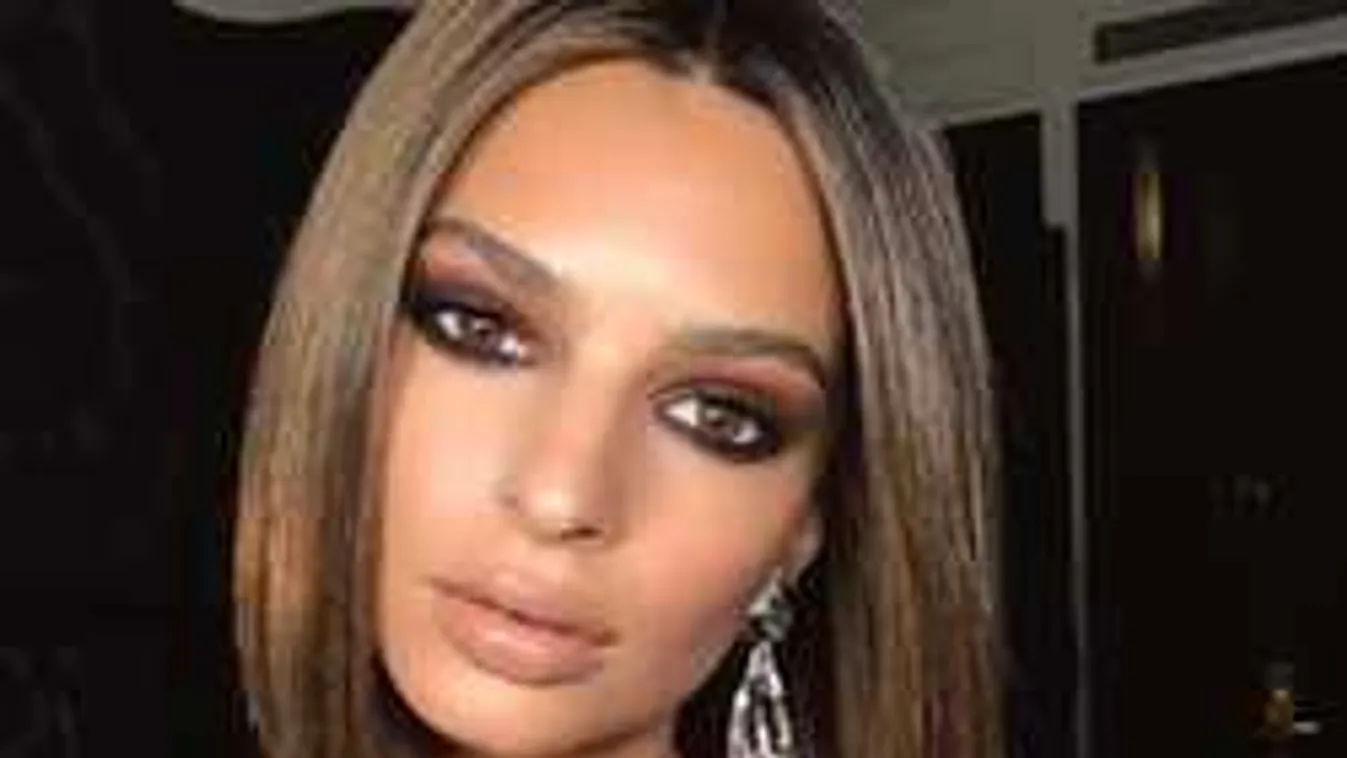 Szőrös hónaljat villantott Emily Ratajkowski, a csipkemelltartója sem tudja feledtetni