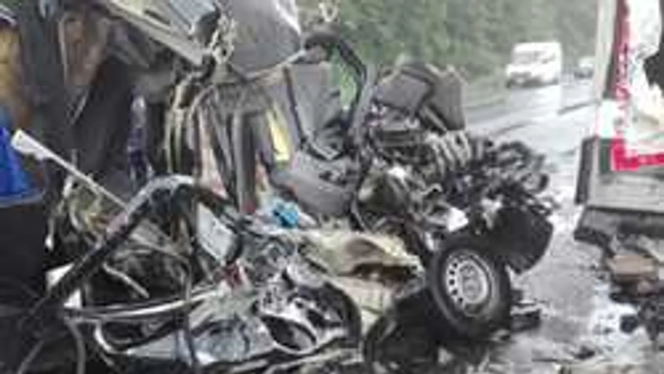 Megrázó fotók a főúton történt halálos balesetről - 18+