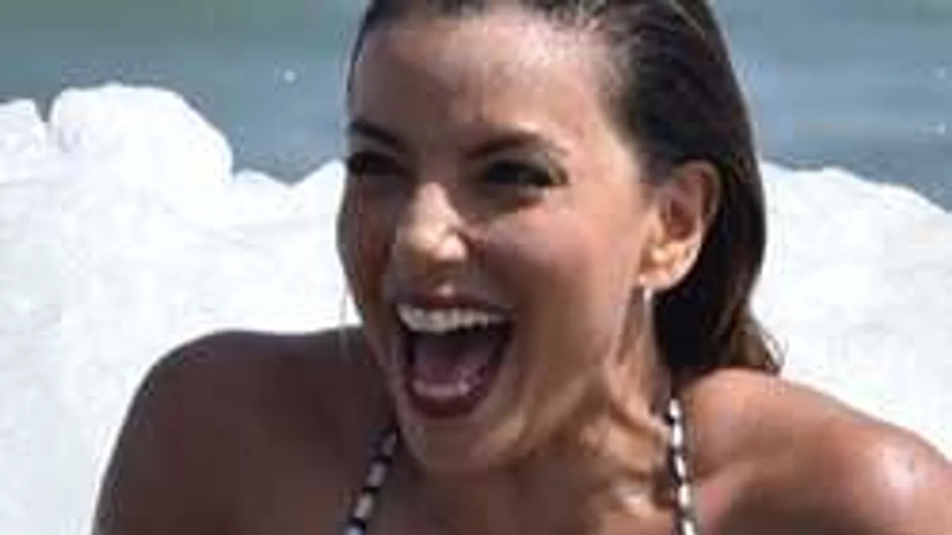 A 42 éves Eva Longoria bikinis teste több mint lenyűgöző