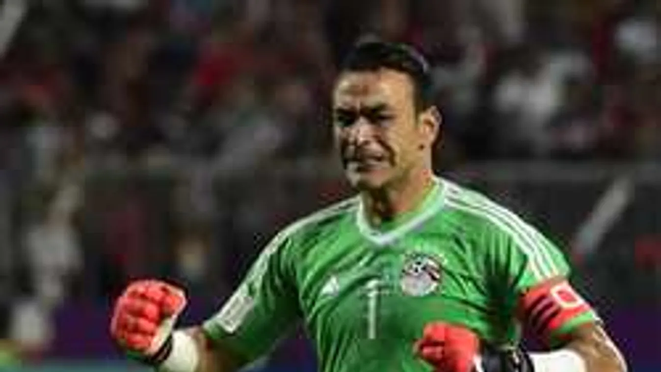 Király Gábor elbújhat, hihetetlen világrekord érik a fociban