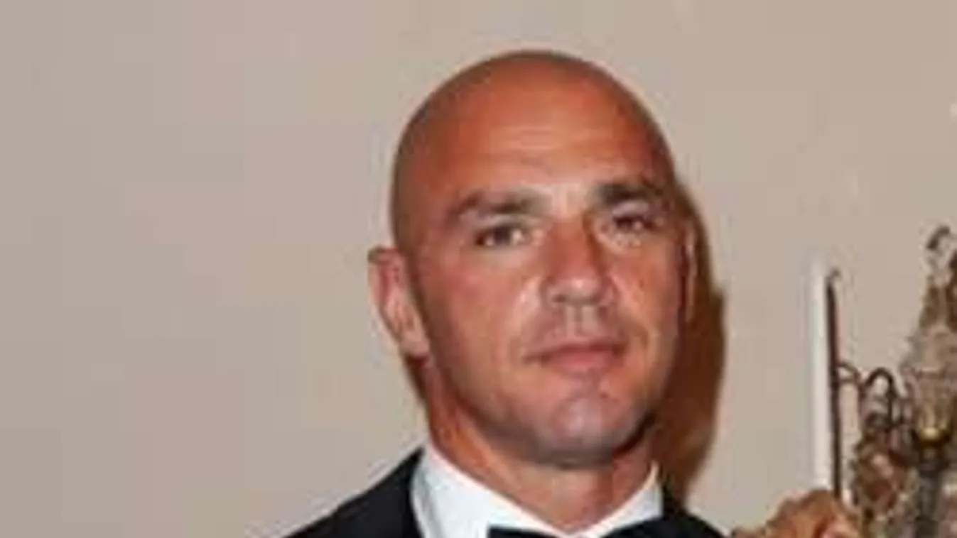 Botrány: Parlamenti ülés közben nézett pornót telefonján a politikus!