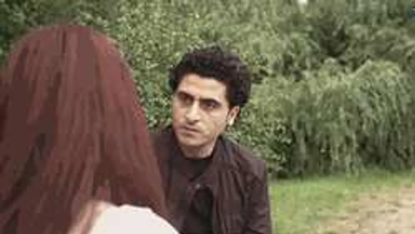 Luxusmenekültek! Repülővel és taxival érkeznek, majd menekültként élnek