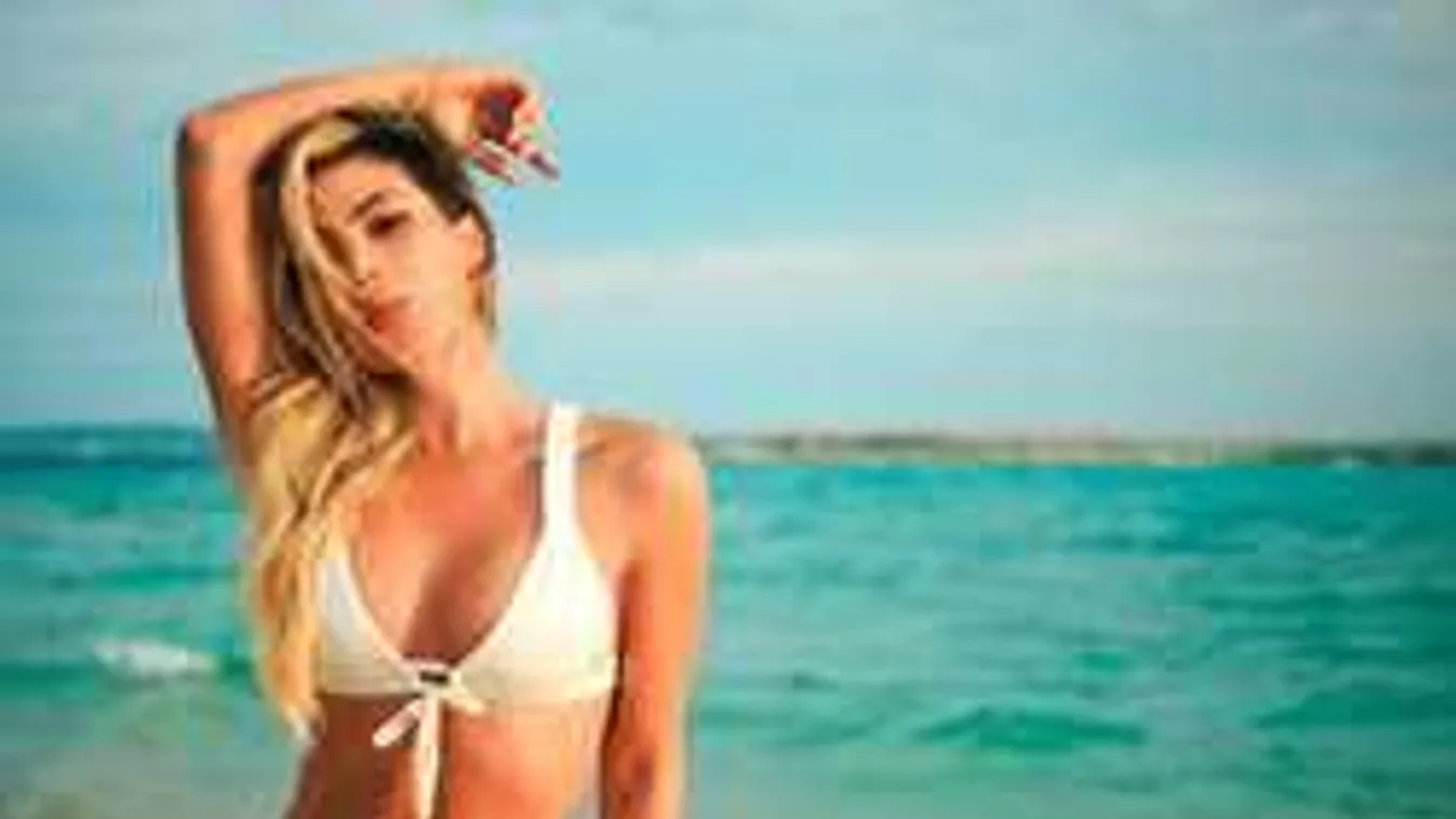 Teljesen meztelenül, egy bokorban fotózták a népszerű modellt