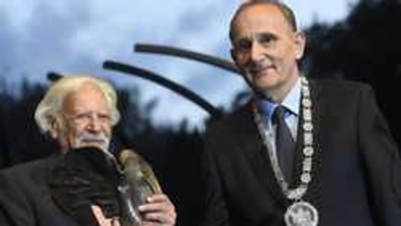 Nagyon boldog Bálint gazda, mindenki gratulált neki