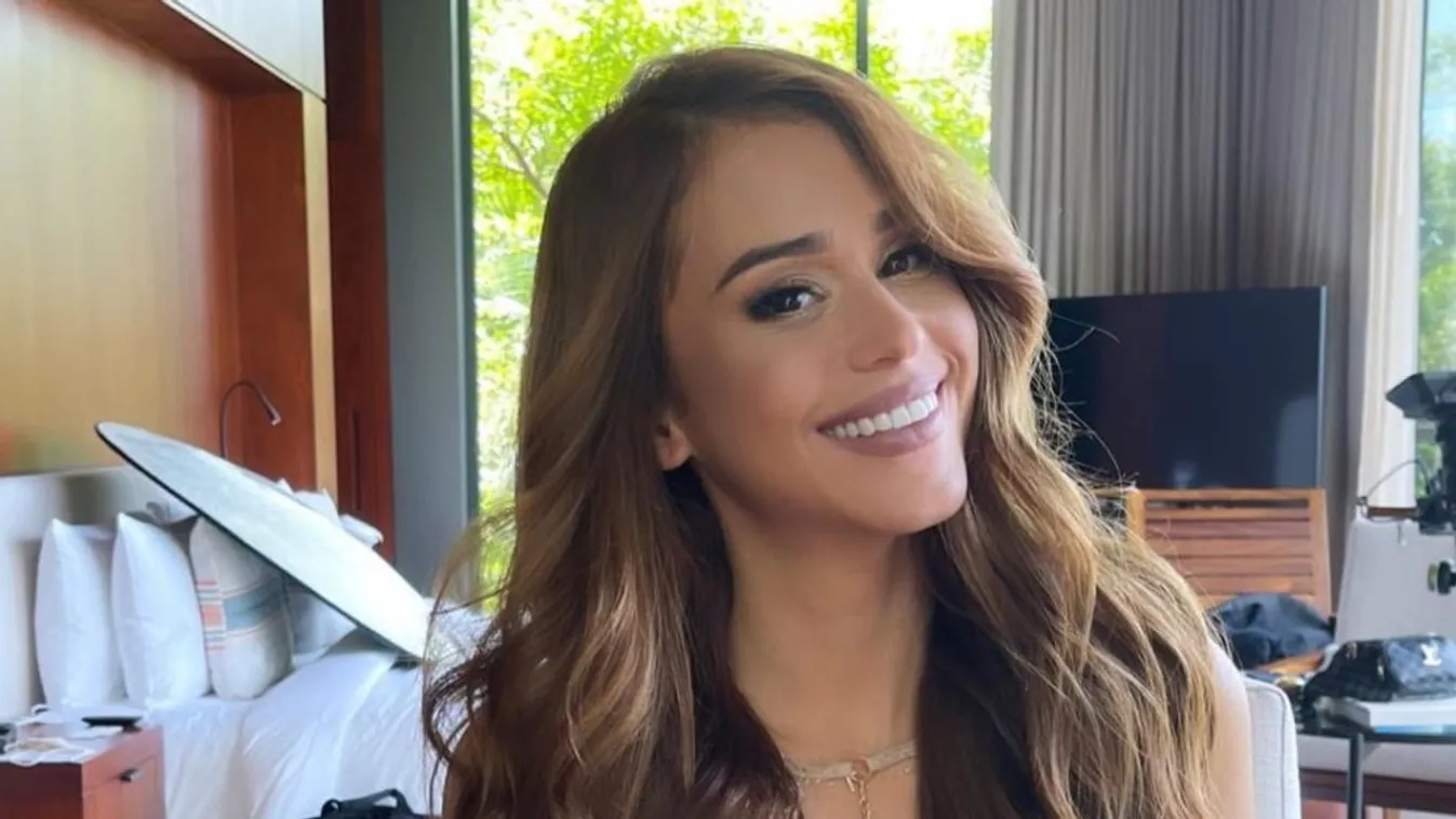 Yanet kiszolgálja a rajongókat