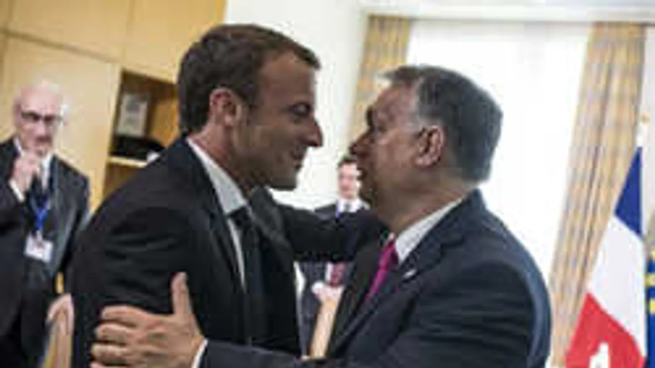 A V4-ekhez törleszkedik a francia elnök