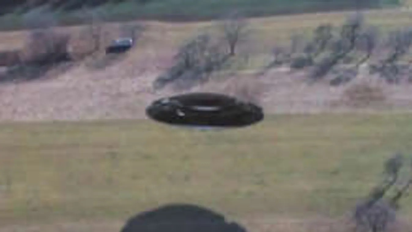 Sokkot kapott a pilóta, amikor kinézett a helikopterből...