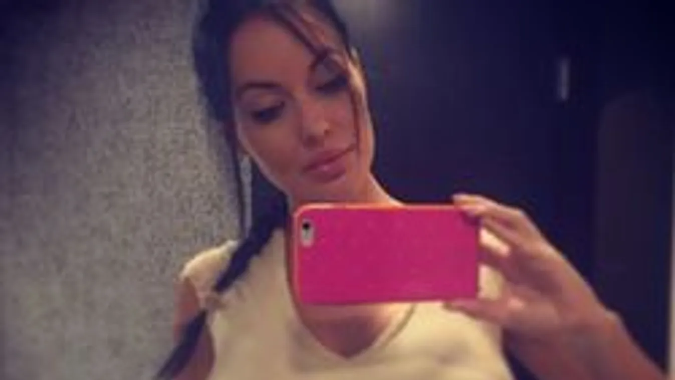 Íme, a pornós külsejű Angelina Jolie! - Fotó