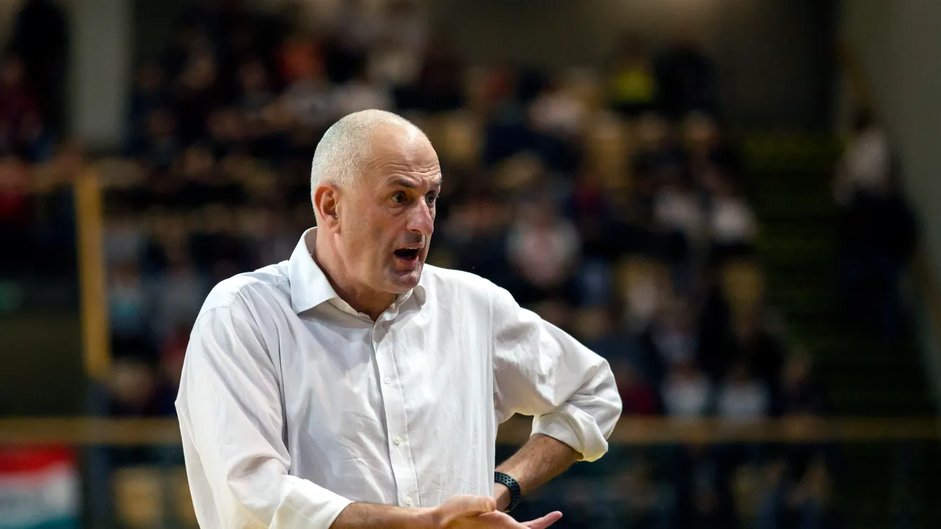 Áll a bál, szövetségi kapitányunk látni se akarja az elnökségi tagokat