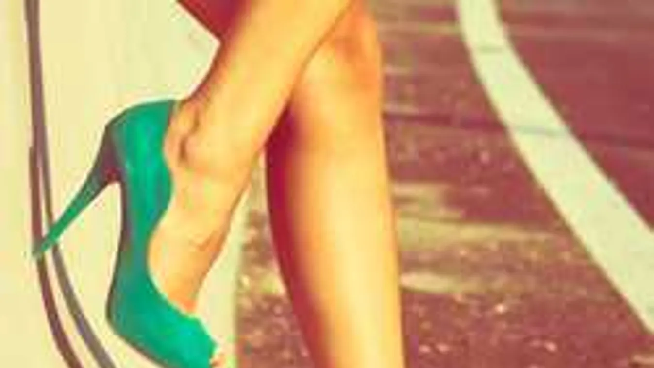 Szuperdögös lesz a cipő nyáron! Egy ilyen minden nőnek kell