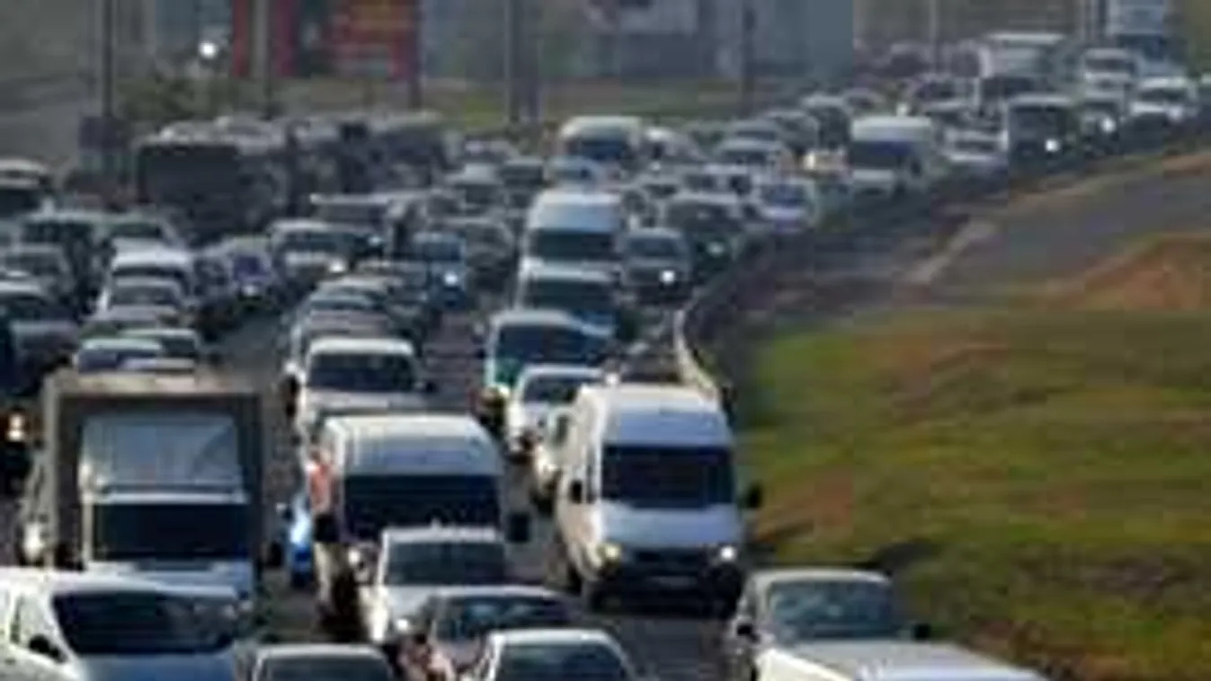 Így kerüld el a gigadugót az M7-esen, mutatjuk a titkos utat