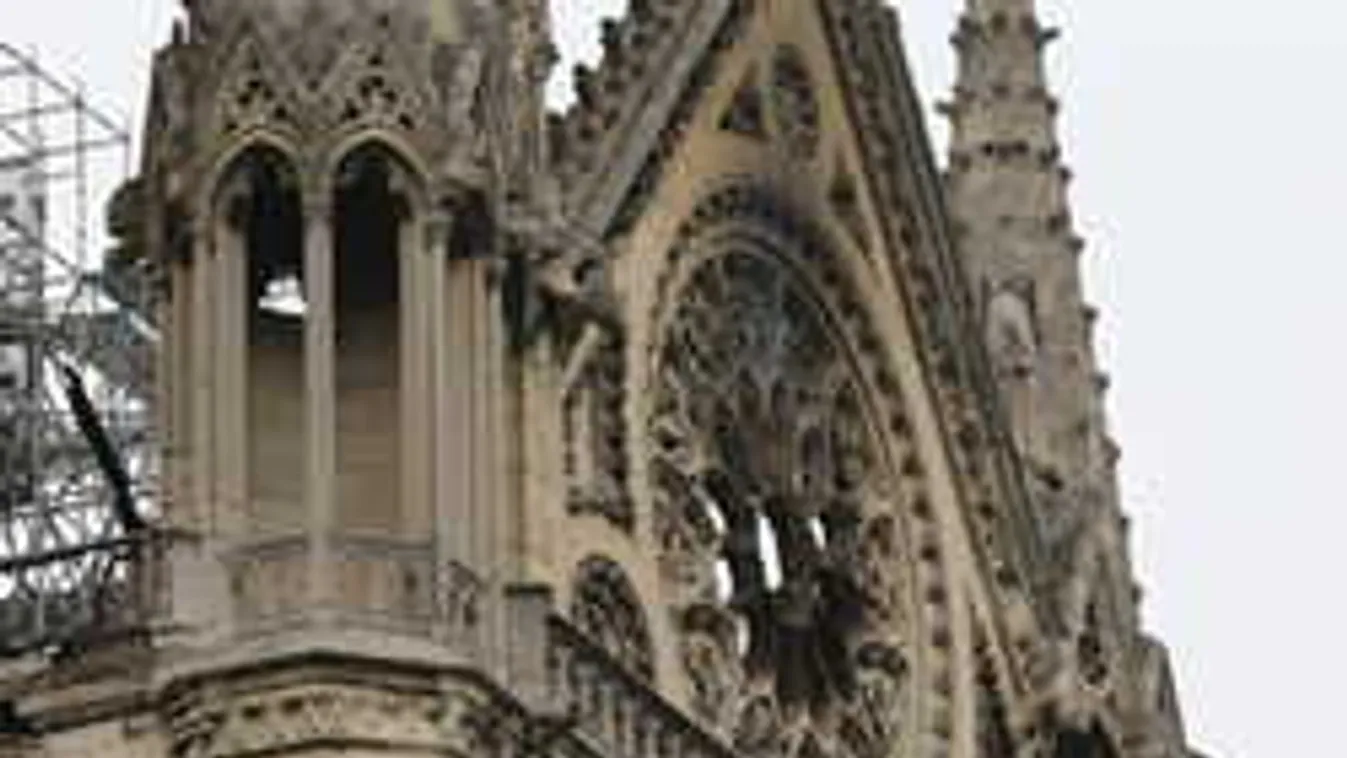 Így nézett ki reggelre a Notre-Dame - a V4NA hírügynökség exkluzív képei