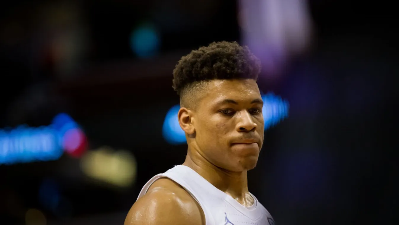 Összeesett a pályán, kritikus az állapota a fiatal sztárnak