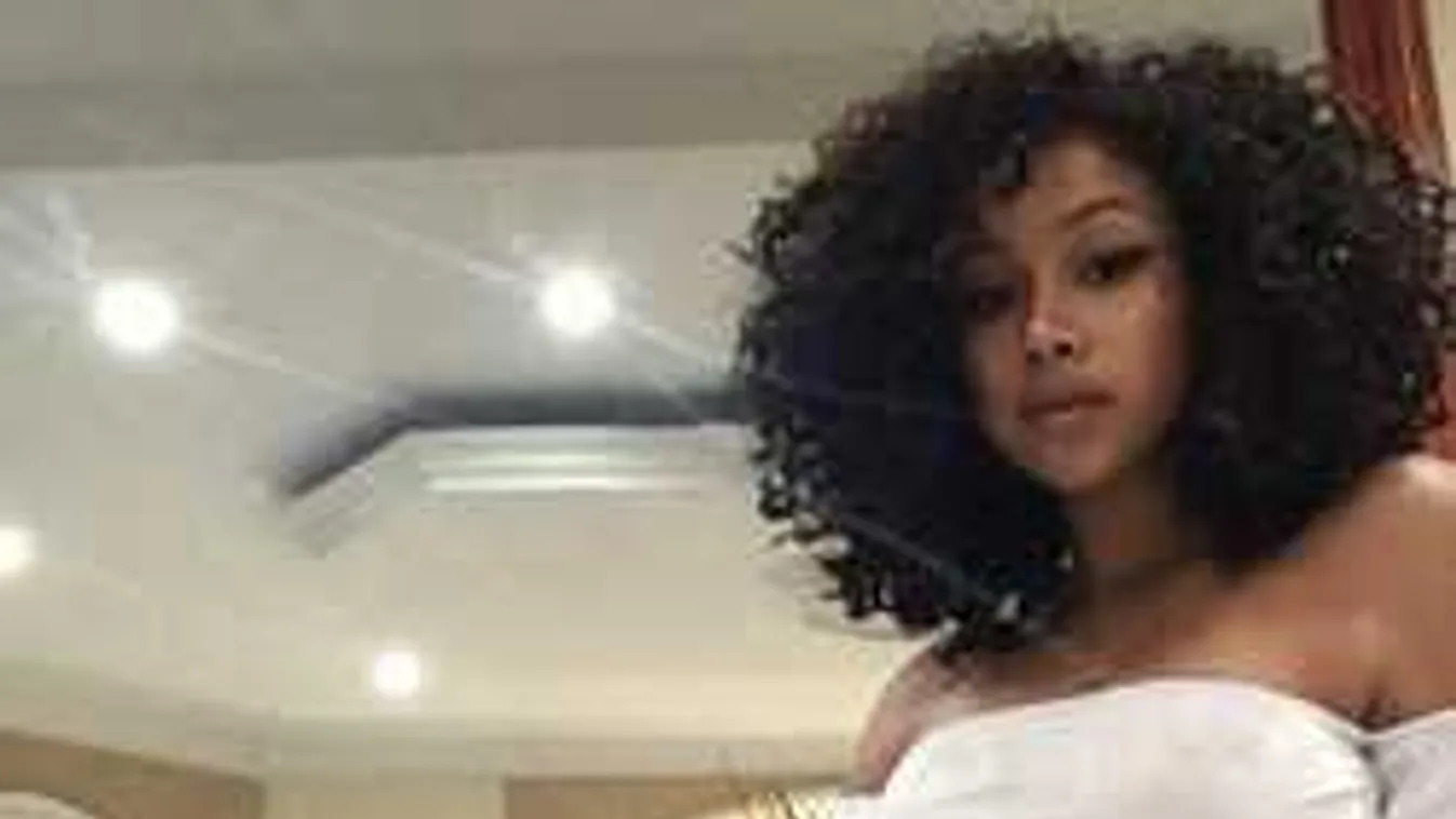 Ilyen nincs: nem várt dologra figyeltek fel a fiatal nő szexi fotóján