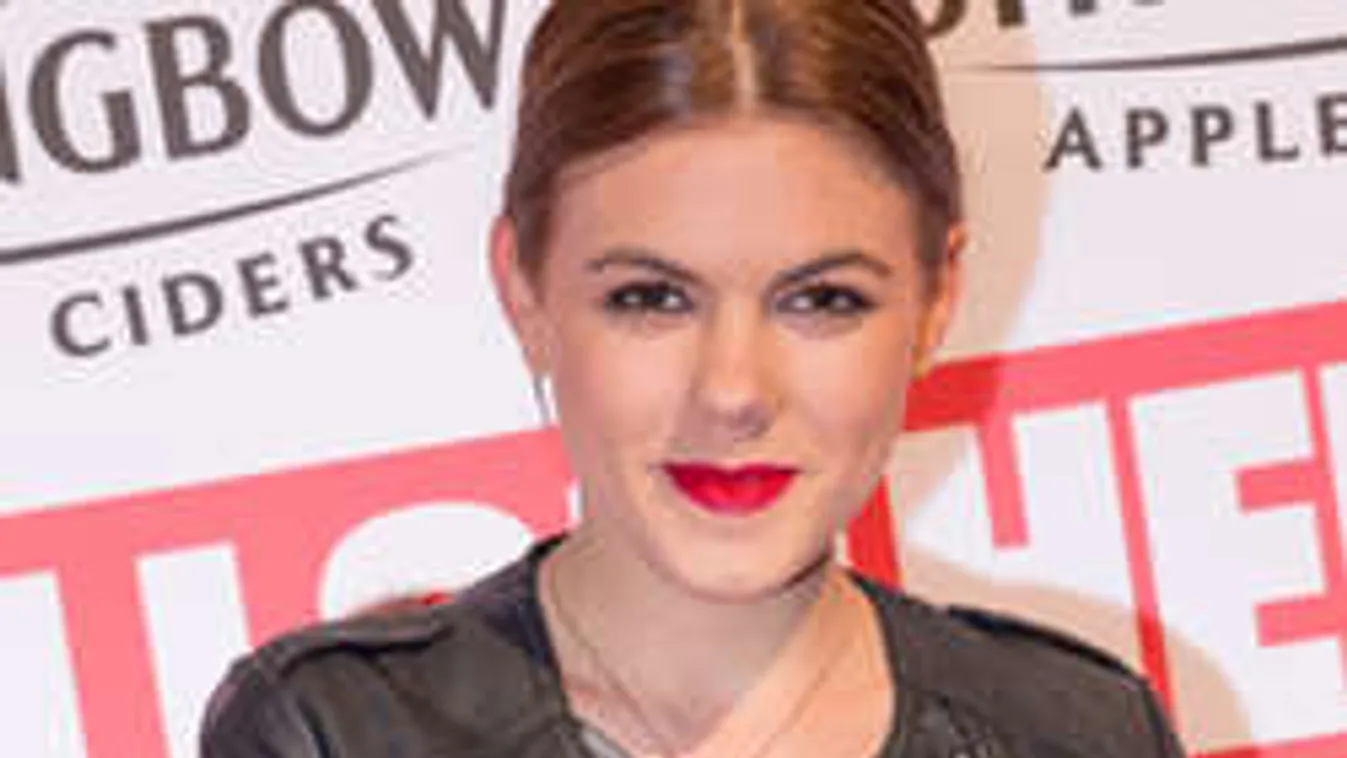 Elbűvölően fest menyasszonyként Csobot Adél