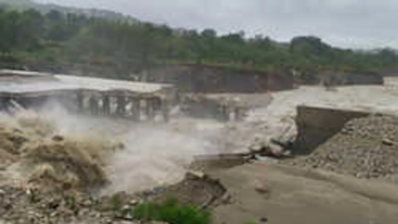 Brutális felvételek a pusztító áradásról: vészhelyzet Európában