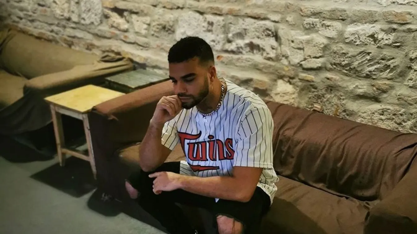 Követendő példa: Így segített egy idős asszonyon Kállay-Saunders András