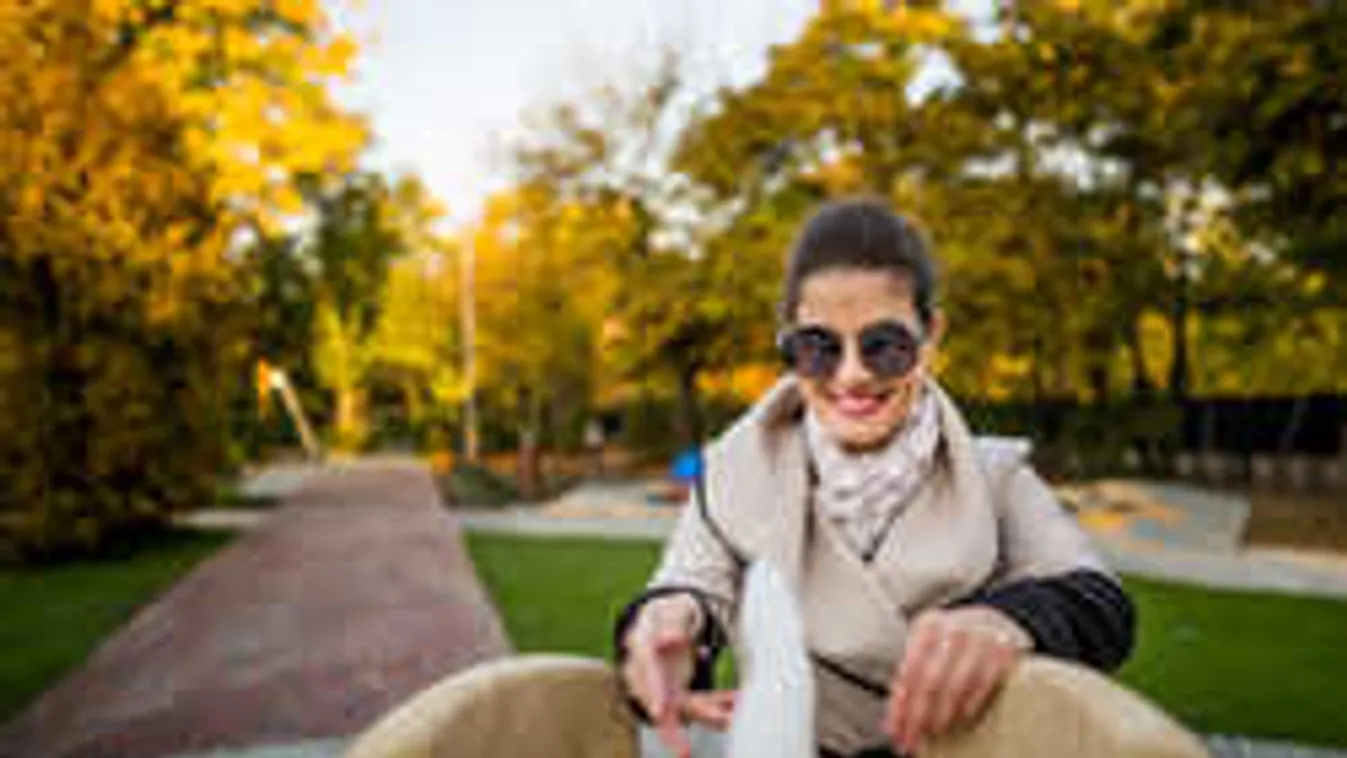 Agárdi Szilvia elsőként tesztelhette a megújult Vakok Kertjét a Városligetben