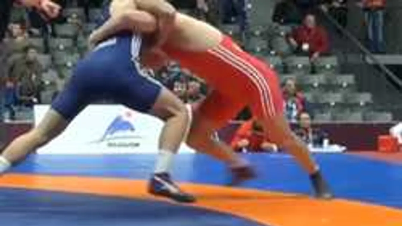 Botrányos módon bántak a muszlim sportolók a bírónővel, kizárták őket