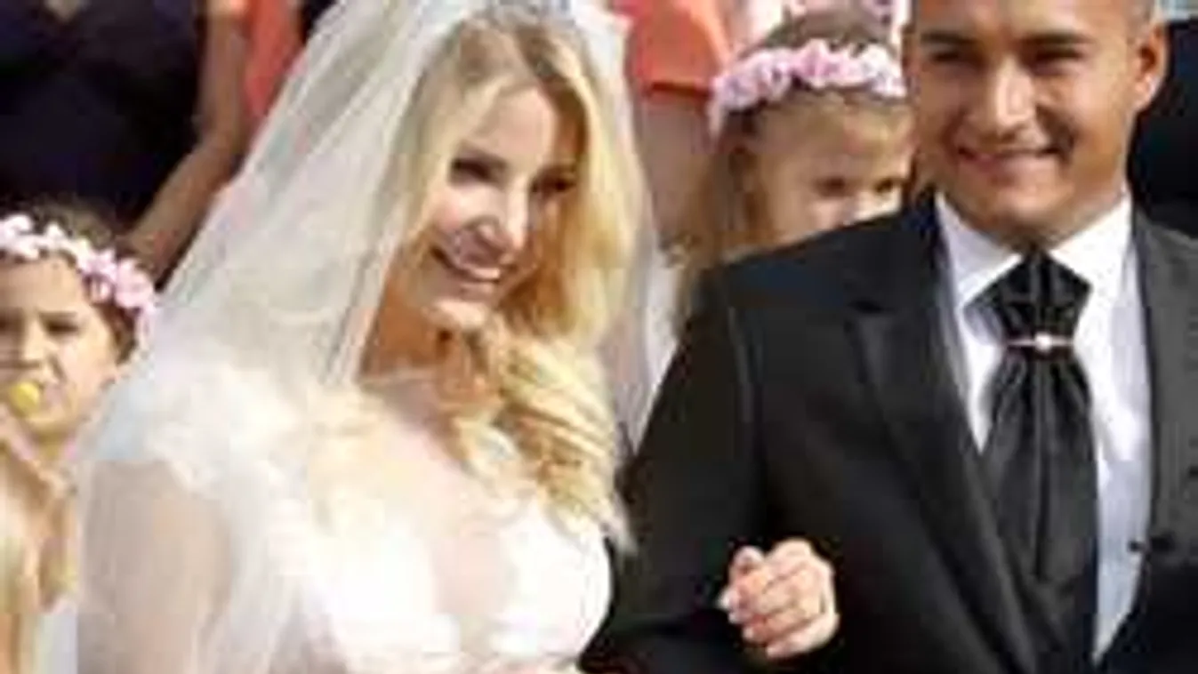 Visszatért az álompár: itt mondta ki a boldogító igent Szabó Zsófi