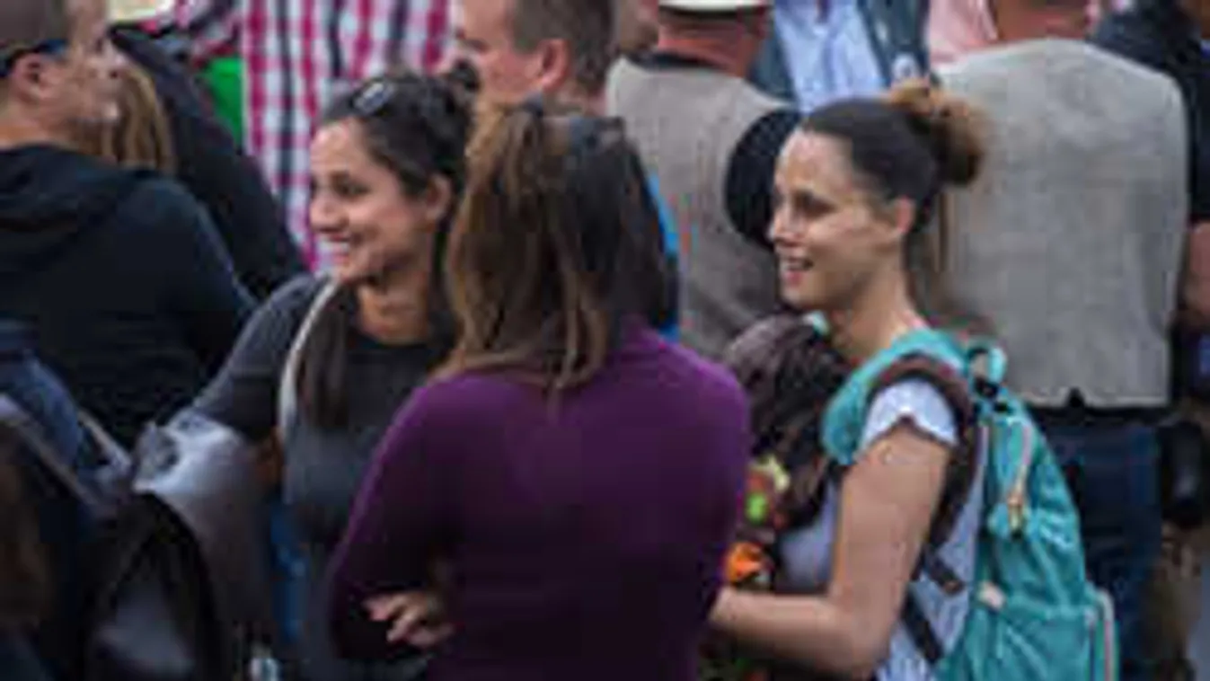 Kiáll a nyilvános szoptatás mellett Trokán Anna!