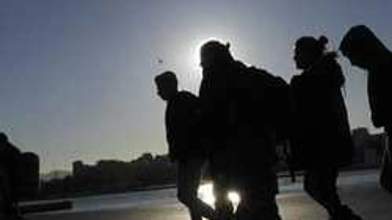 Félelem: pilóták tagadják meg a kitoloncolt migránsok szállítását