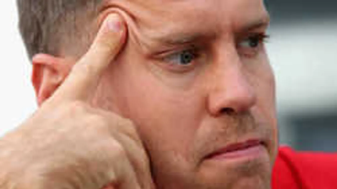 Jöhet a revans: Vettel vakmerő tervvel tenne keresztbe Hamiltonnak