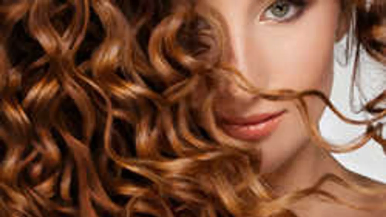 Elképesztő ötlet, ezzel a trükkel 5 perc alatt göndör lesz a hajad