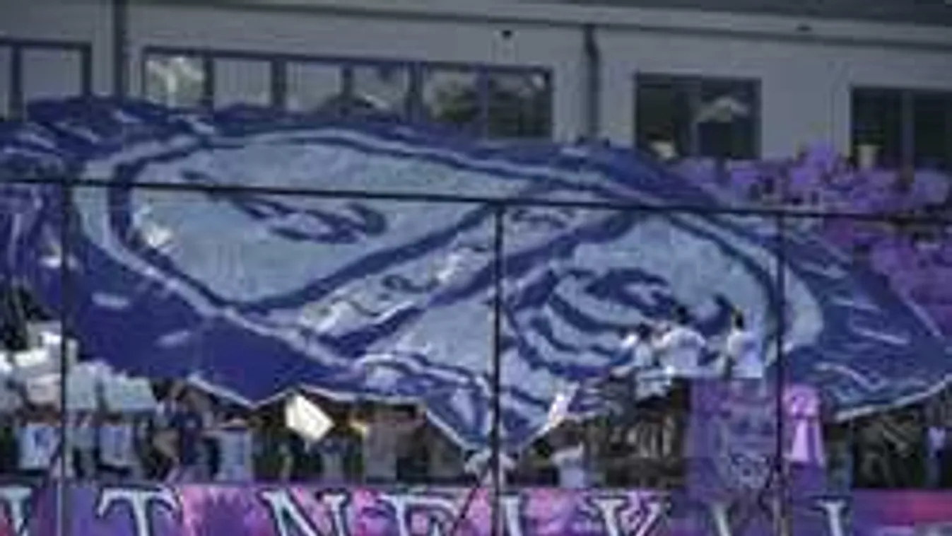 Dagad a címerbotrány: Mosakodnak Újpesten a focisták