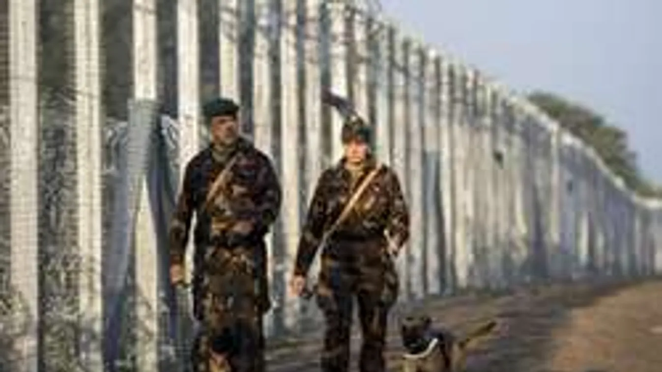 Tüzelőállásban voltak a katonák a magyar határnál!