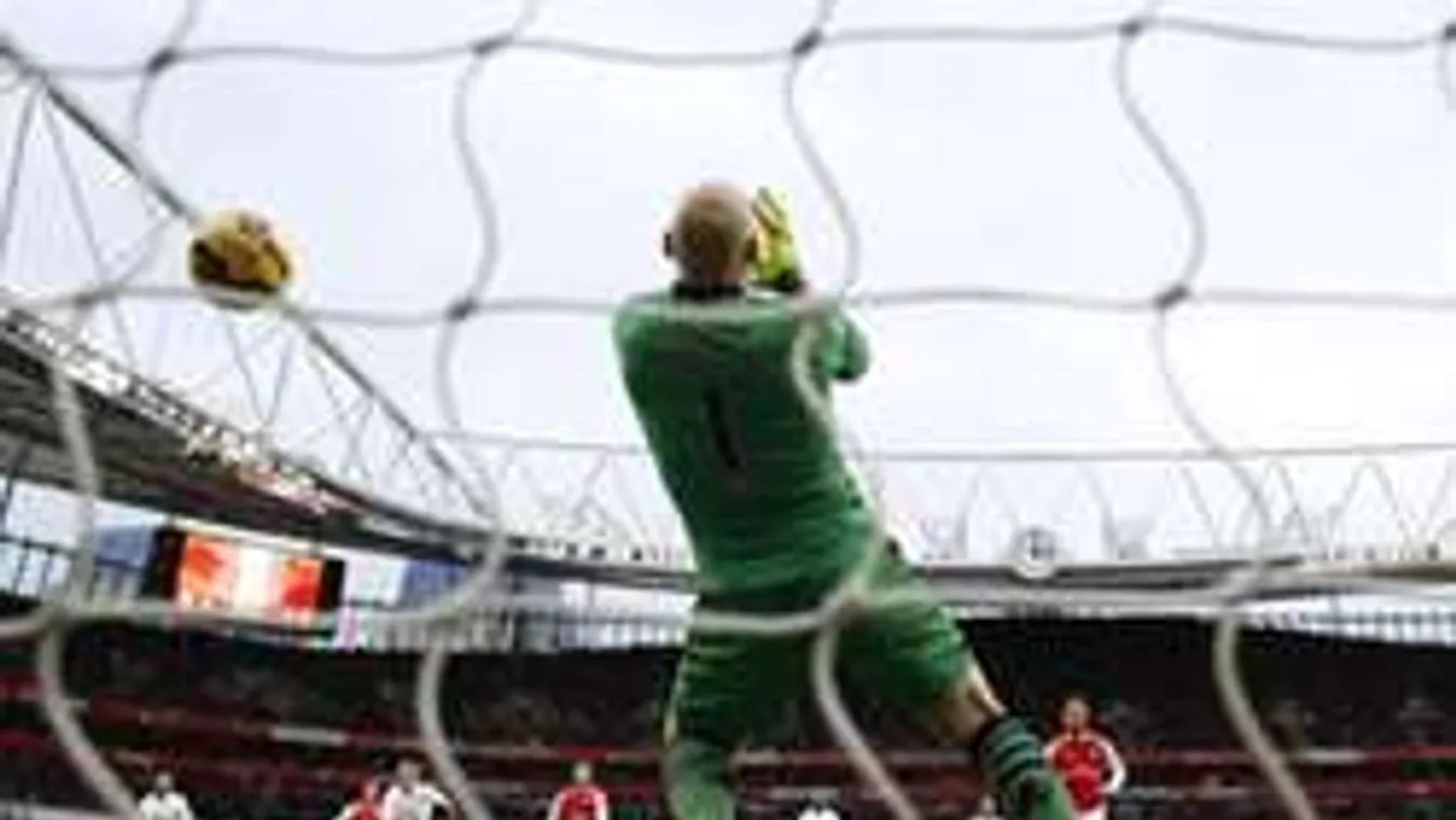 Móresre tanították a nagyképű kapust - videó