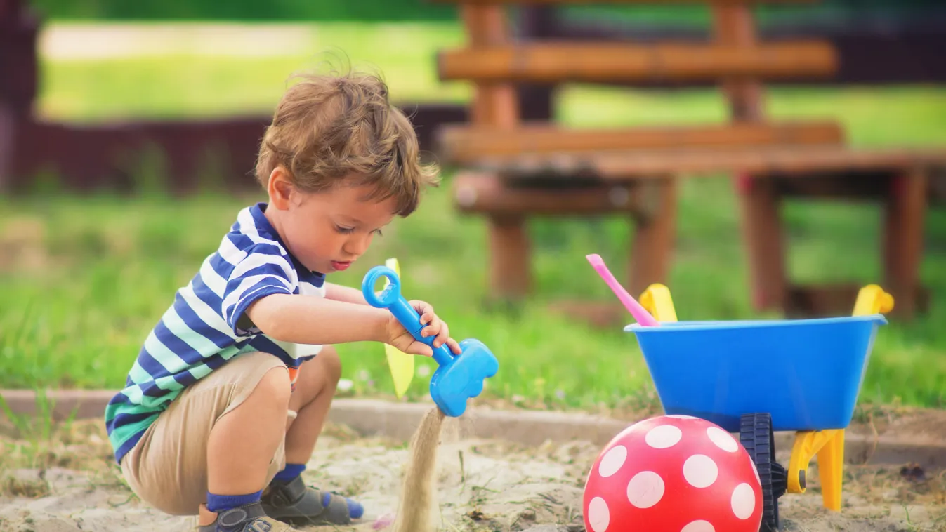 Több száz faluban épülhet játszótér és óvodai játszóudvar