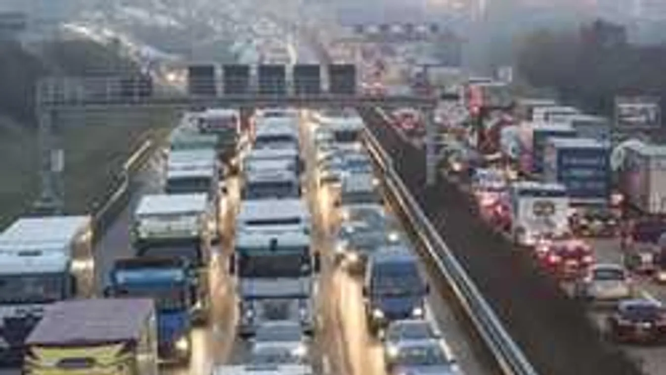 Rossz hír az autósoknak: 5 kilométeres a dugó az M7-esen