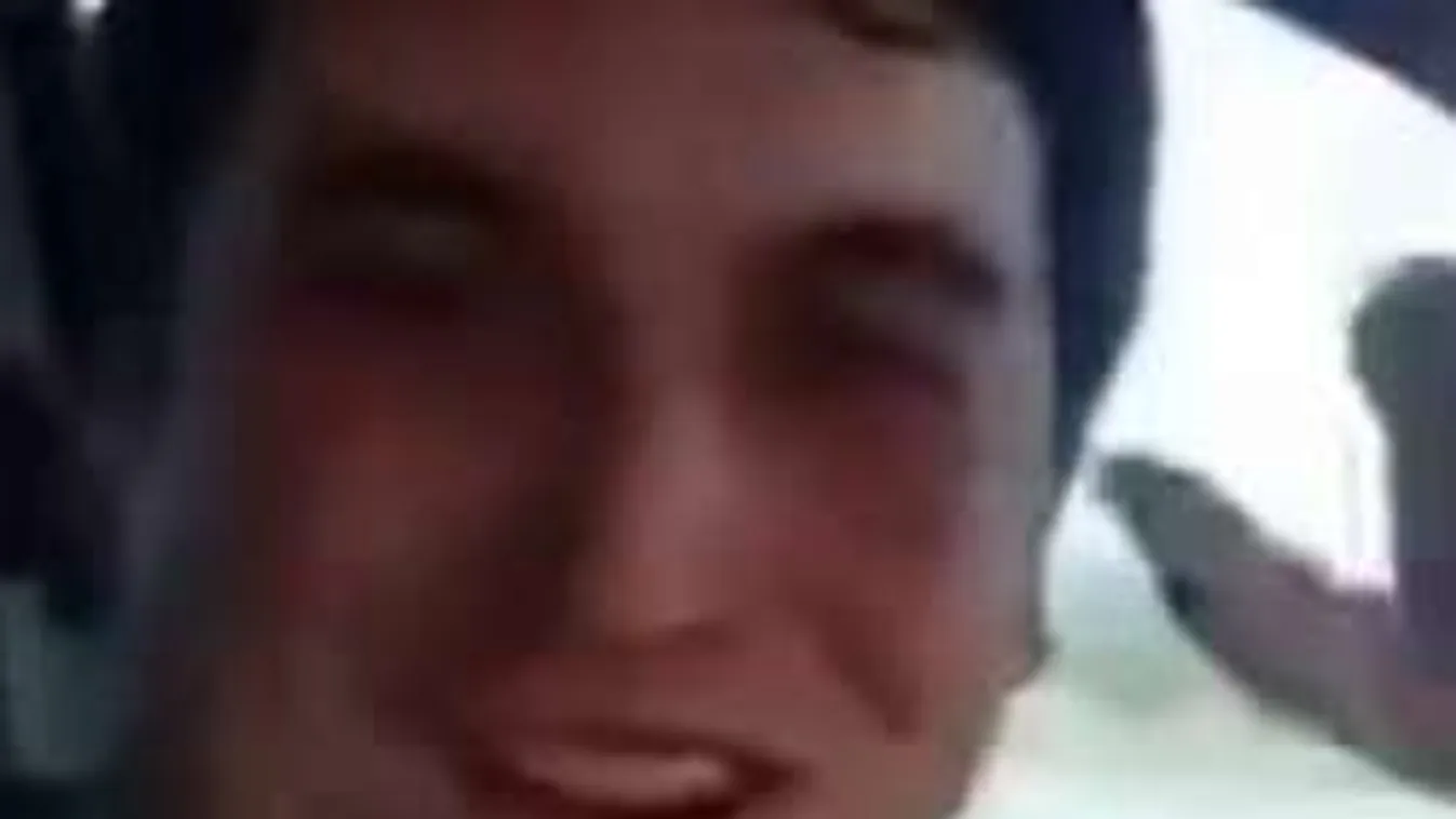 Vagánykodni próbált a száguldó autóban