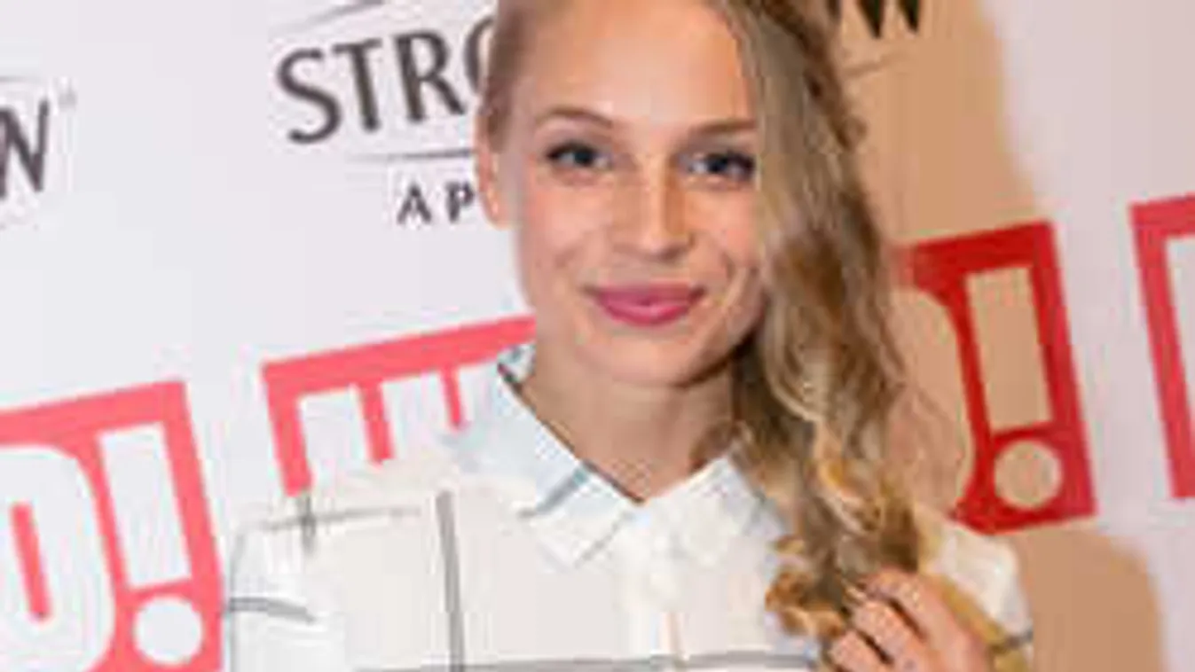 Lefekvés előtt: Iszak Eszti formás idomaival kívánunk szép álmokat