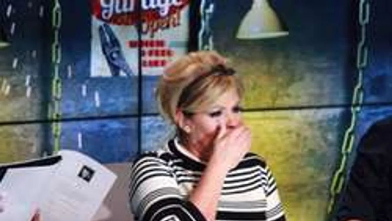 Ezen besírsz! Képek tucatjait küldik "Liptai babájáról"