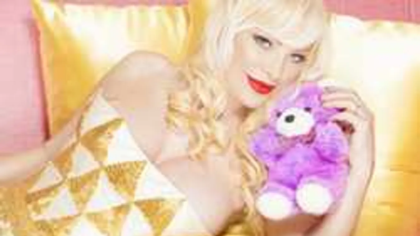 Durva, hogy mire készül a hatalmas mellű magyar pornósztár