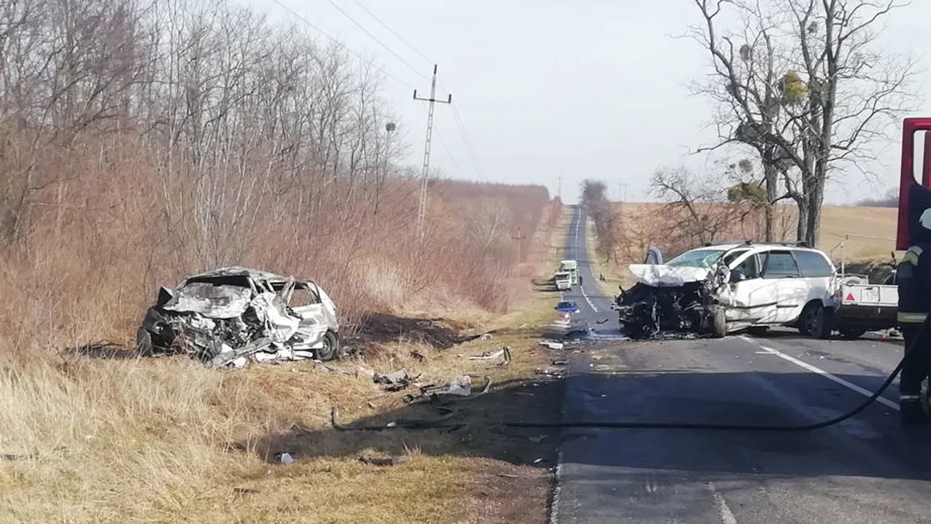 A kiégett roncs mellett keresi sírva fiát a pápai anya