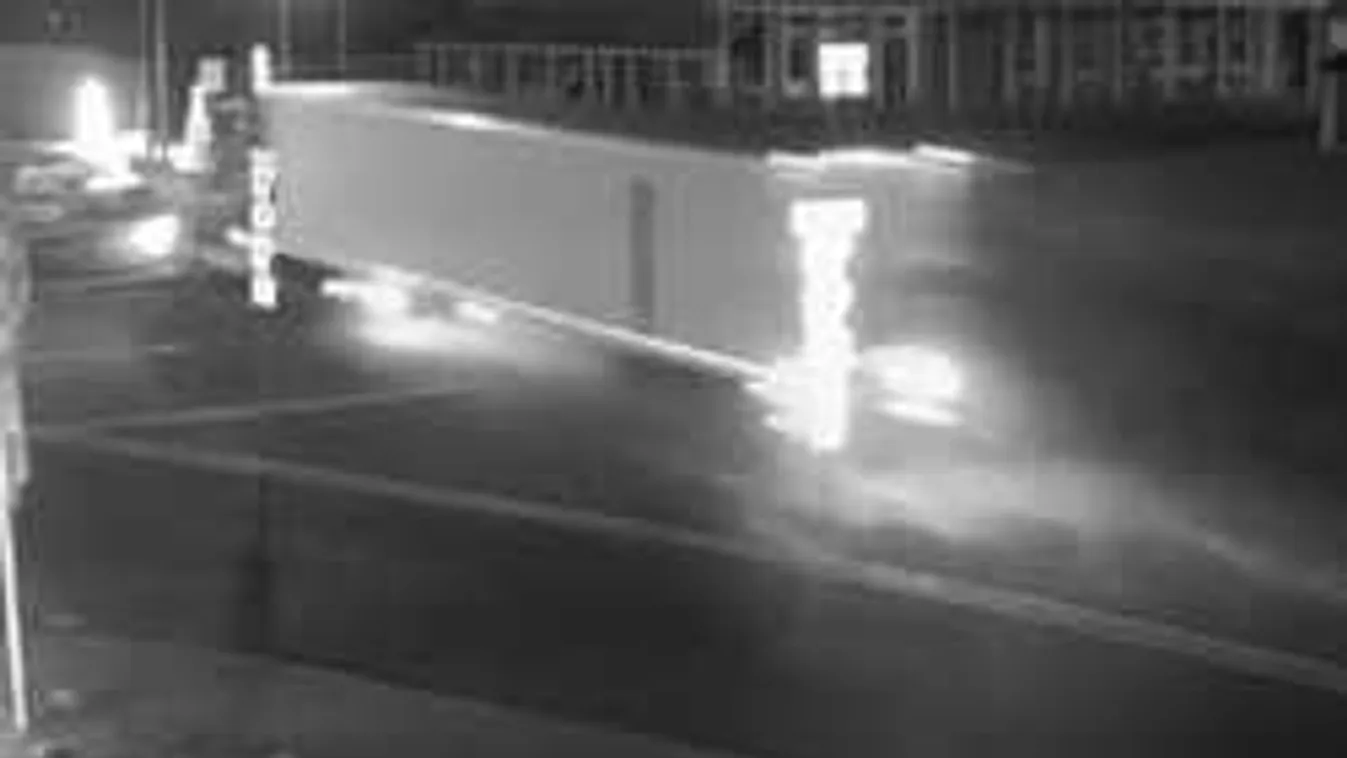 Súlyos rombolást okozott kamionjával az elalvó sofőr - videó