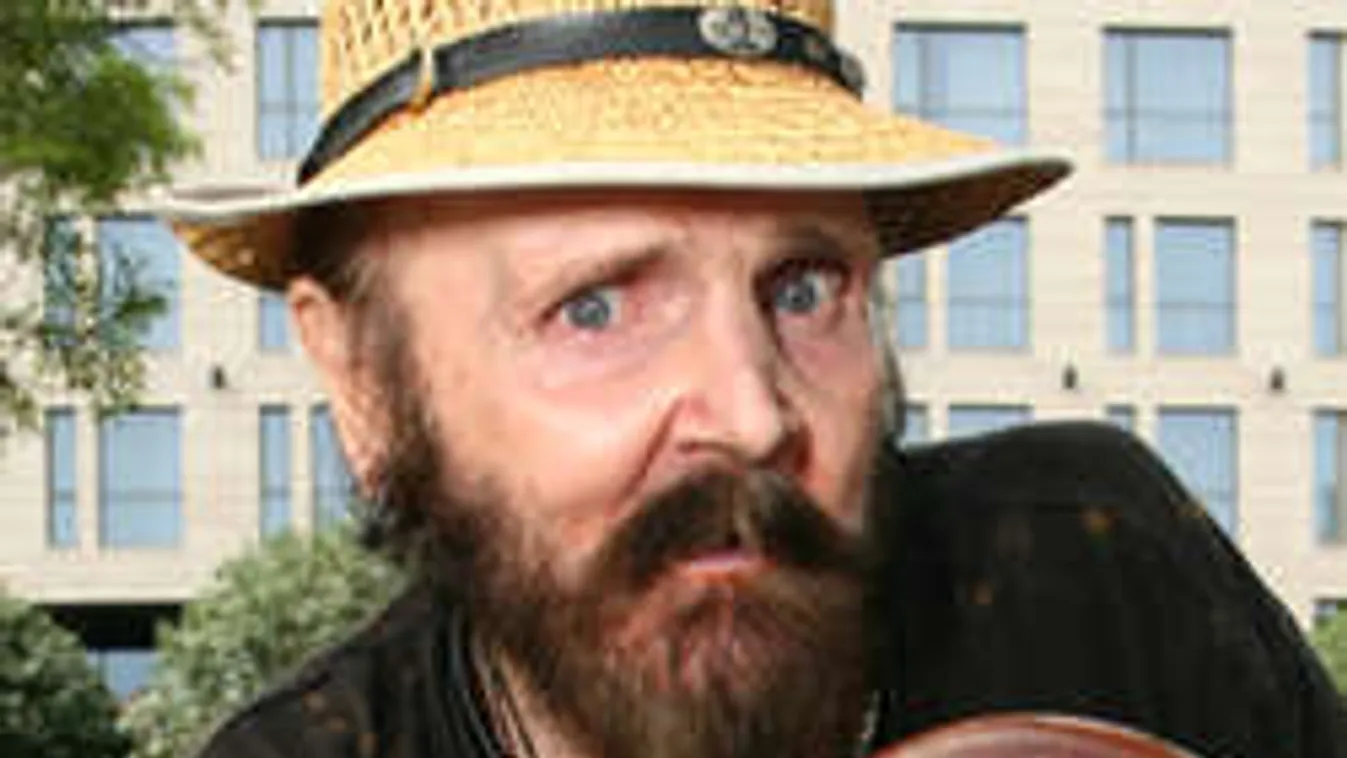 Dagad a botrány Karda Bea esküvője körül!